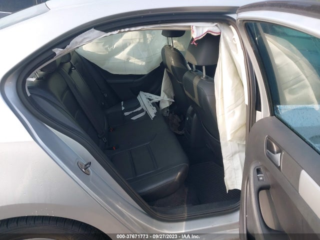 3VWB17AJ2EM375976 Volkswagen Jetta Sedan Se W/connectivity/sunroof