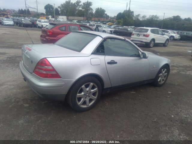 1999 MERCEDES-BENZ SLK-CLASS WDBKK47F1XF093699 Photo 3
