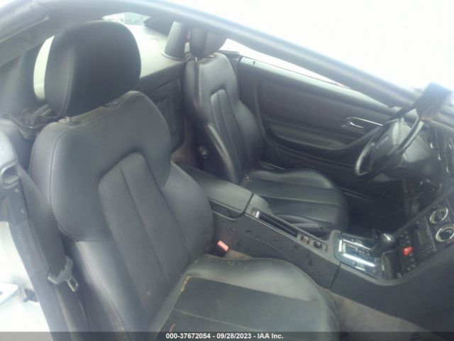 1999 MERCEDES-BENZ SLK-CLASS WDBKK47F1XF093699 Photo 4