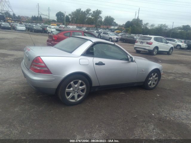 1999 MERCEDES-BENZ SLK-CLASS WDBKK47F1XF093699 Photo 7