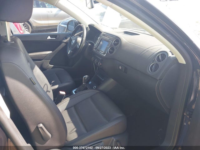 WVGSV7AX4HW509446 Volkswagen Tiguan Wolfsburg Edition
