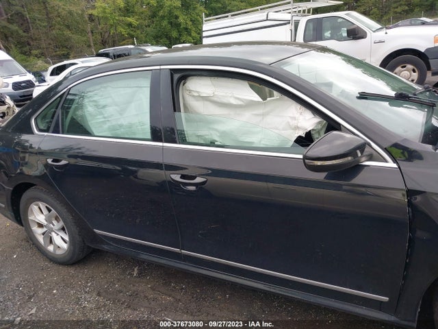 1VWAS7A37GC053803 Volkswagen Passat 1.8t S