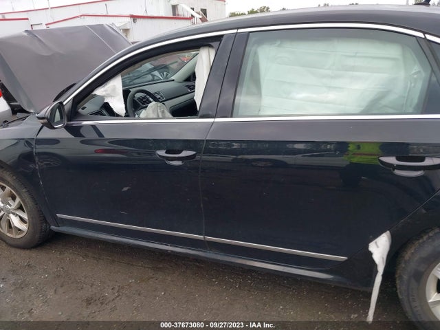 1VWAS7A37GC053803 Volkswagen Passat 1.8t S