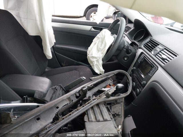 1VWAS7A37GC053803 Volkswagen Passat 1.8t S