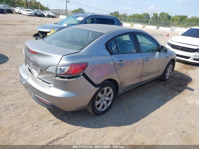 2011 MAZDA MAZDA3 VIN: JM1BL1UG9B1375850