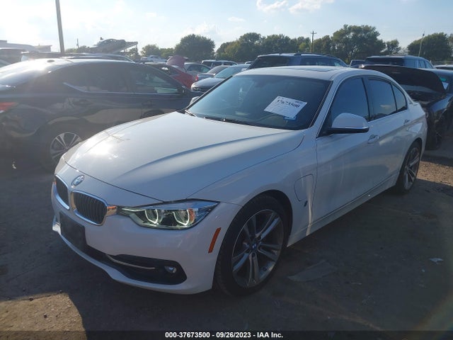 BMW 330e Iperformance 2018 WBA8E1C5XJA178136 Image 2