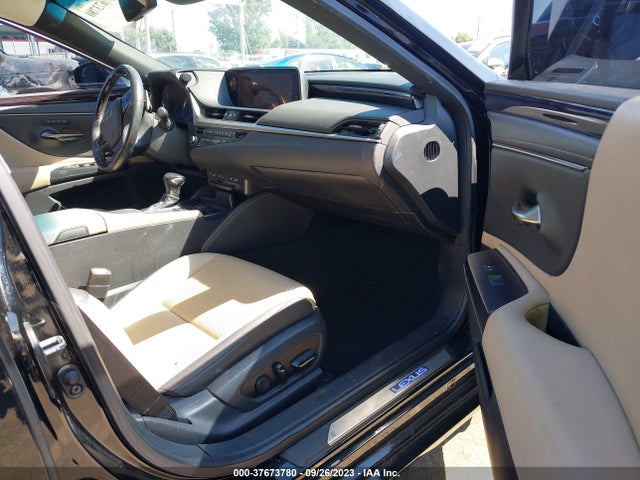58AD21B15LU006756 Lexus ES
