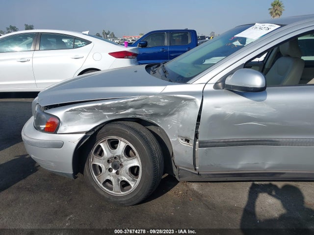 2002 VOLVO V70 VIN: YV1SW61R022230744