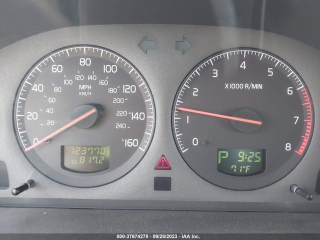 2002 VOLVO V70 VIN: YV1SW61R022230744