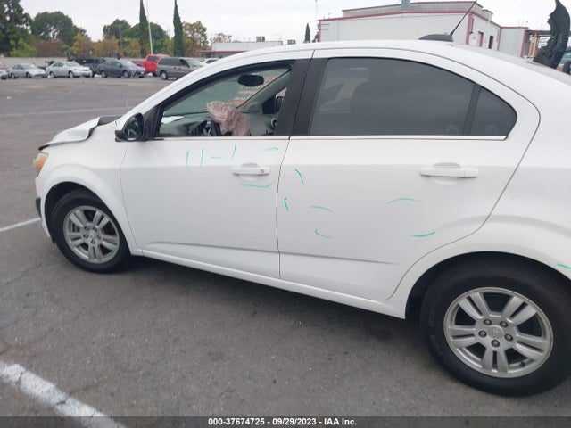 Chevrolet SONIC LT 2015 1G1JC5SB4F4138626 Image 14