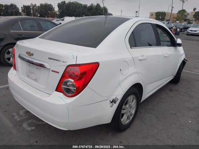 Chevrolet SONIC LT 2015 1G1JC5SB4F4138626 Image 4