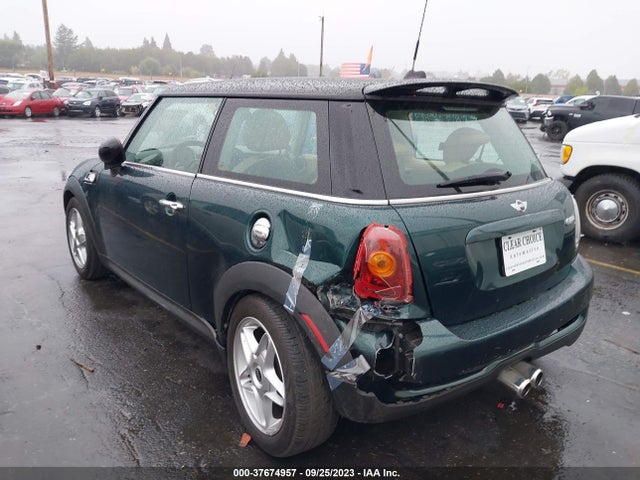 2010 MINI COOPER S WMWMF7C56ATZ71694 Photo 2
