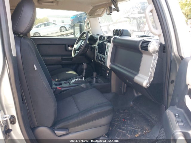 2009 TOYOTA FJ CRUISER VIN: JTEBU11F89K061860