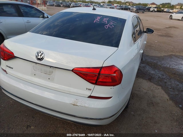1VWAS7A31GC055563 Volkswagen Passat 1.8t S