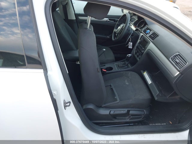 1VWAS7A31GC055563 Volkswagen Passat 1.8t S
