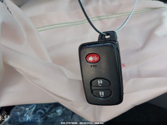 Toyota Prius V Two/three/five 2014 JTDZN3EU9E3310630 Image 11