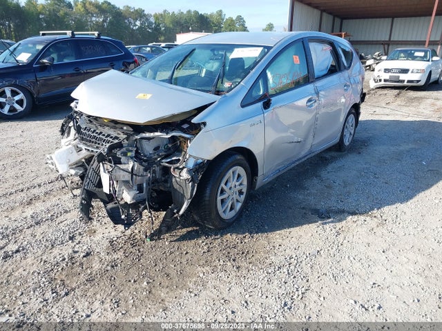 Toyota Prius V Two/three/five 2014 JTDZN3EU9E3310630 Image 2