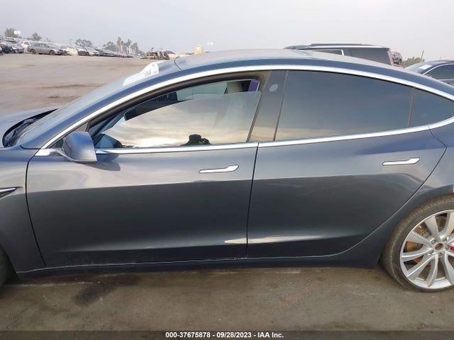 2018 Tesla 3, VIN: 5YJ3E1EB4JF074345