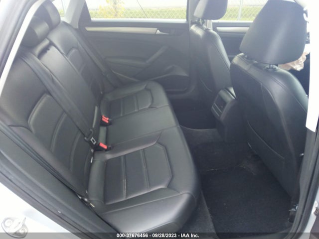 1VWAT7A3XFC111155 Volkswagen Passat 1.8t Limited Edition