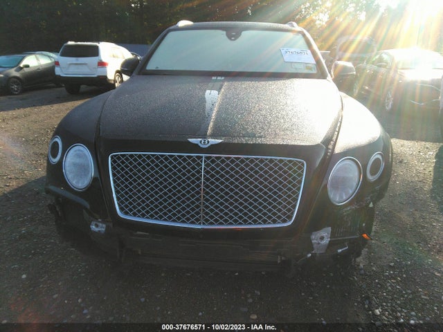 2017 Bentley Bentayga, VIN: SJAAC2ZV1HC013275