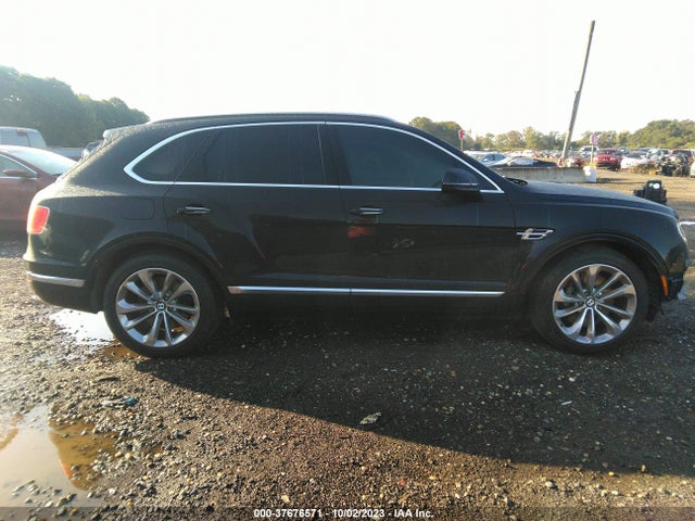 2017 Bentley Bentayga, VIN: SJAAC2ZV1HC013275