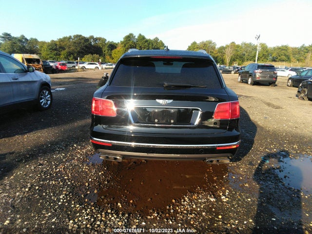 2017 Bentley Bentayga, VIN: SJAAC2ZV1HC013275