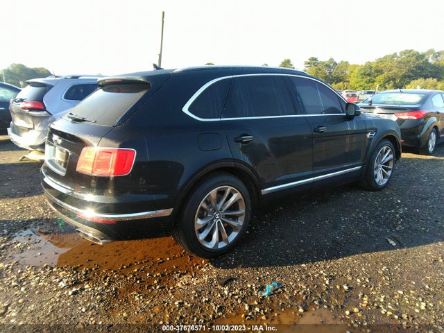 2017 Bentley Bentayga, VIN: SJAAC2ZV1HC013275