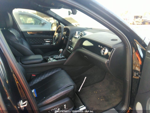 2017 Bentley Bentayga, VIN: SJAAC2ZV1HC013275