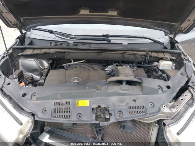 Toyota Highlander Le 2018 5TDZZRFH3JS262642 Image 10