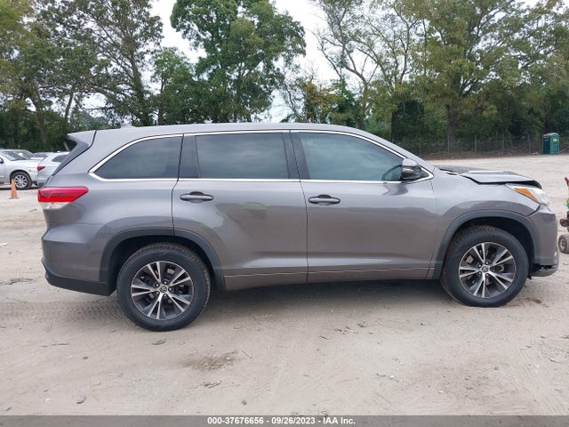Toyota Highlander Le 2018 5TDZZRFH3JS262642 Image 13