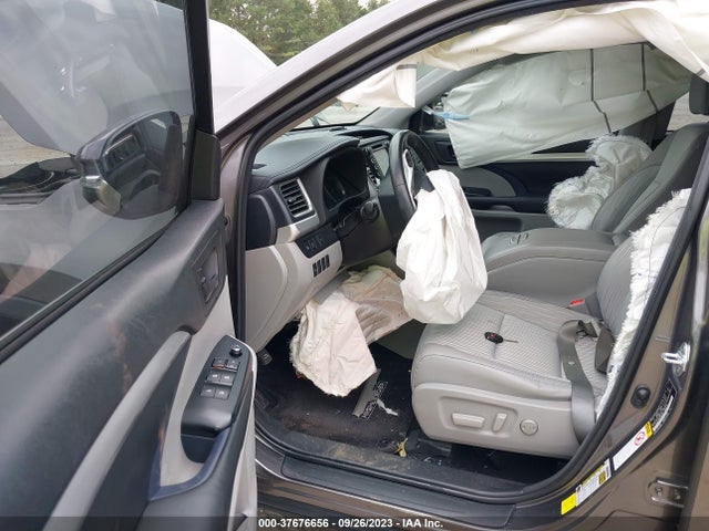 Toyota Highlander Le 2018 5TDZZRFH3JS262642 Image 5