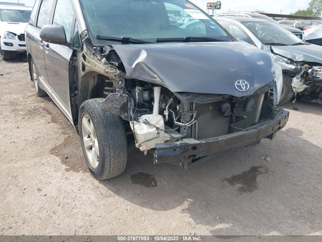 2017 TOYOTA SIENNA LE 8 PASSENGER VIN: 5TDKZ3DC9HS851761