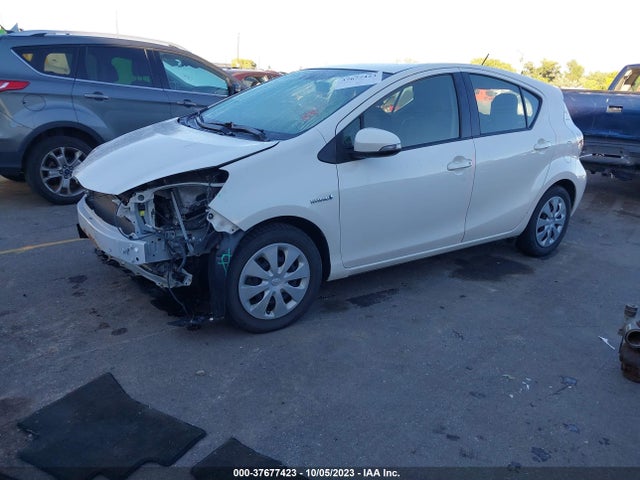 Toyota Prius C One/three/two/four 2014 JTDKDTB39E1066795 Image 2