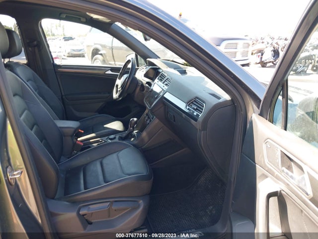 3VV4B7AX0KM049801 Volkswagen Tiguan Sel Premium