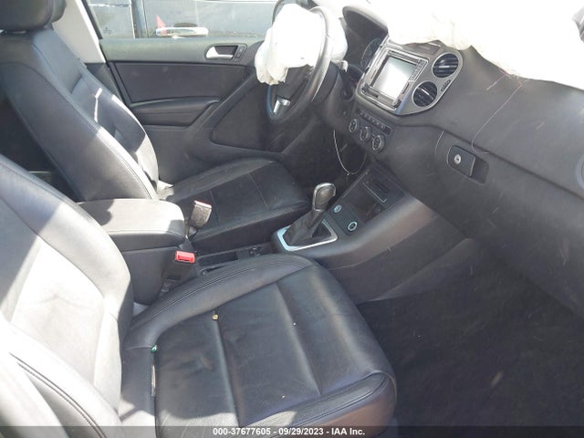WVGTV7AX7HK030207 Volkswagen Tiguan Sport
