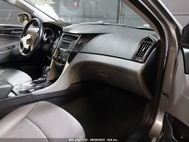 2014 HYUNDAI SONATA SE VIN: 5NPEC4AC8EH902922