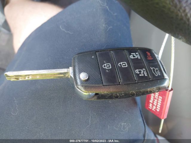 KNDMB5C12G6201418 KIA SEDONA LX