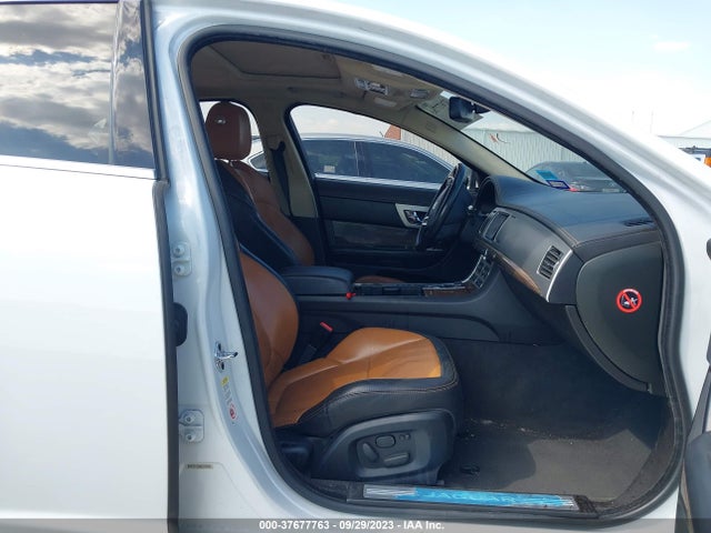 2012 JAGUAR XF SAJWA0HE7CMS53144 Photo 4