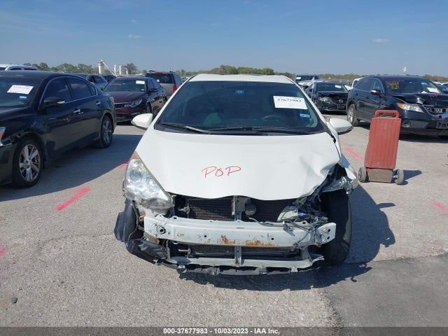 Toyota Prius C One/three/two/four 2014 JTDKDTB38E1076105 Image 12