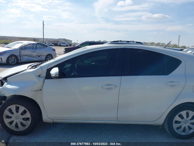 Toyota Prius C One/three/two/four 2014 JTDKDTB38E1076105 Image 14