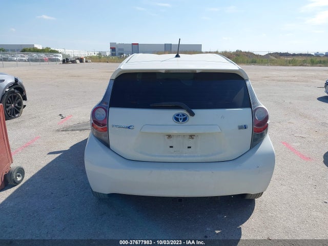 Toyota Prius C One/three/two/four 2014 JTDKDTB38E1076105 Image 16
