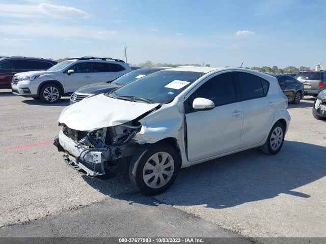 Toyota Prius C One/three/two/four 2014 JTDKDTB38E1076105 Image 2