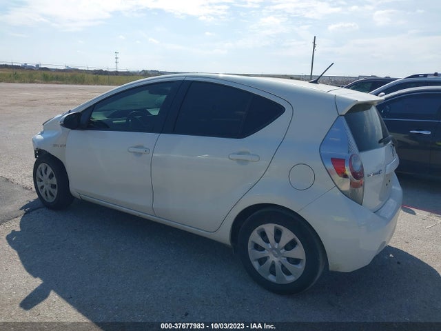 Toyota Prius C One/three/two/four 2014 JTDKDTB38E1076105 Image 3