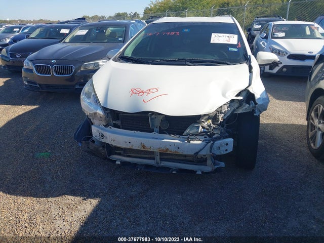 Toyota Prius C One/three/two/four 2014 JTDKDTB38E1076105 Image 6
