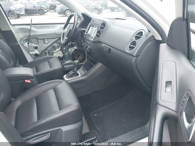 WVGBV7AX8FW501220 Volkswagen TIGUAN SE