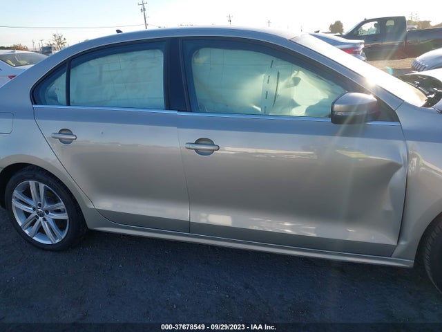 3VWLA7AJ1FM414837 Volkswagen Jetta Sedan 2.0l Tdi Sel