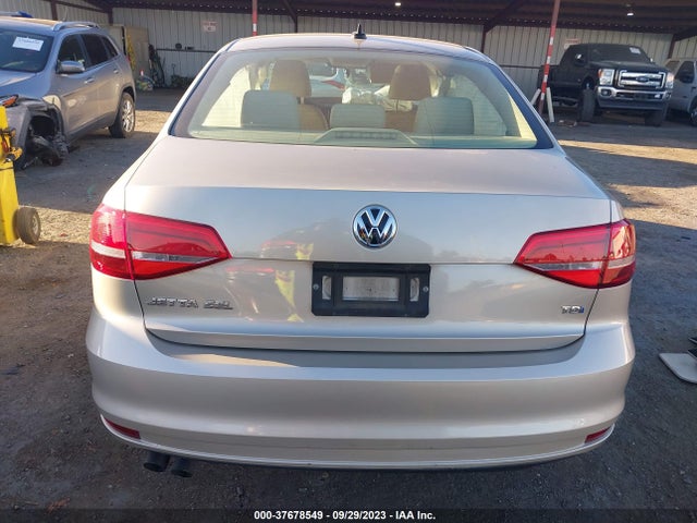 3VWLA7AJ1FM414837 Volkswagen Jetta Sedan 2.0l Tdi Sel
