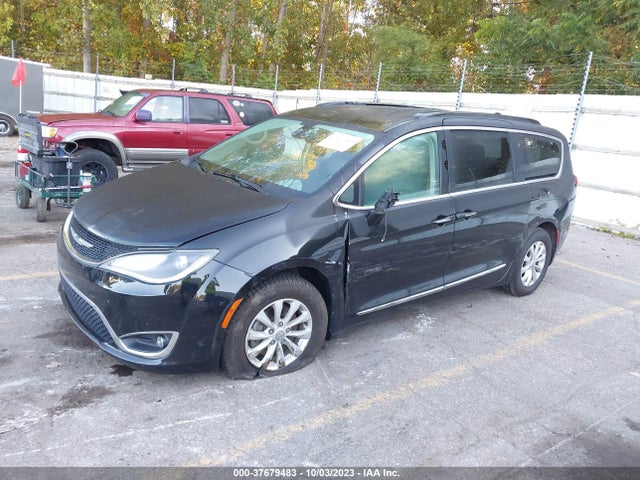 2017 Chrysler Pacifica Touring-l მანქანა იყიდება აუქციონზე, vin: 2C4RC1BG8HR734515, აუქციონის ნომერი: 37679483