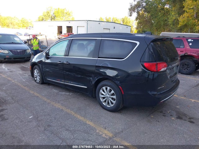 2017 Chrysler Pacifica Touring-l მანქანა იყიდება აუქციონზე, vin: 2C4RC1BG8HR734515, აუქციონის ნომერი: 37679483