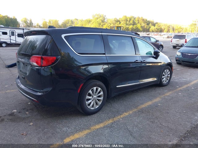 2017 Chrysler Pacifica Touring-l მანქანა იყიდება აუქციონზე, vin: 2C4RC1BG8HR734515, აუქციონის ნომერი: 37679483